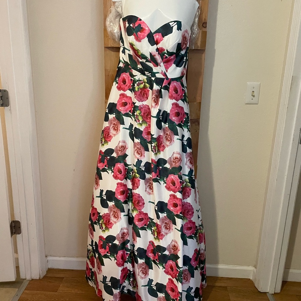 Chic Strapless Floral Dress